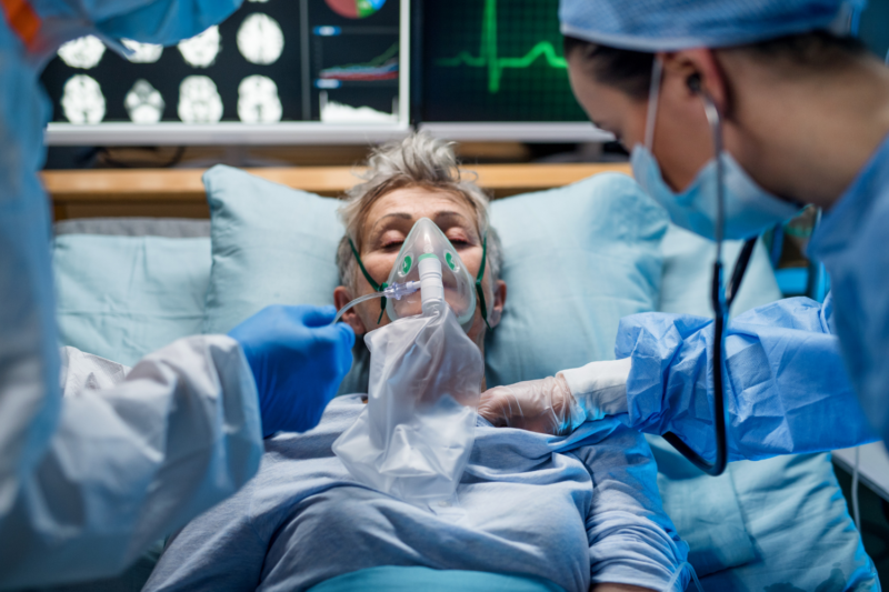 Covid patient in hospital on ventilator