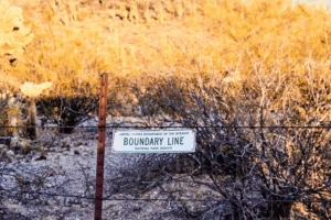 What makes healthy boundaries – and how to implement them – according to a psychotherapist