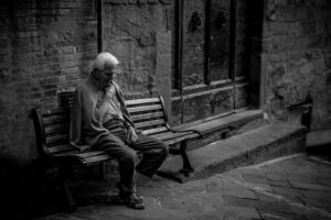 Loneliness affects memory in older adults but does not accelerate brain decline, major international longitudinal study suggests