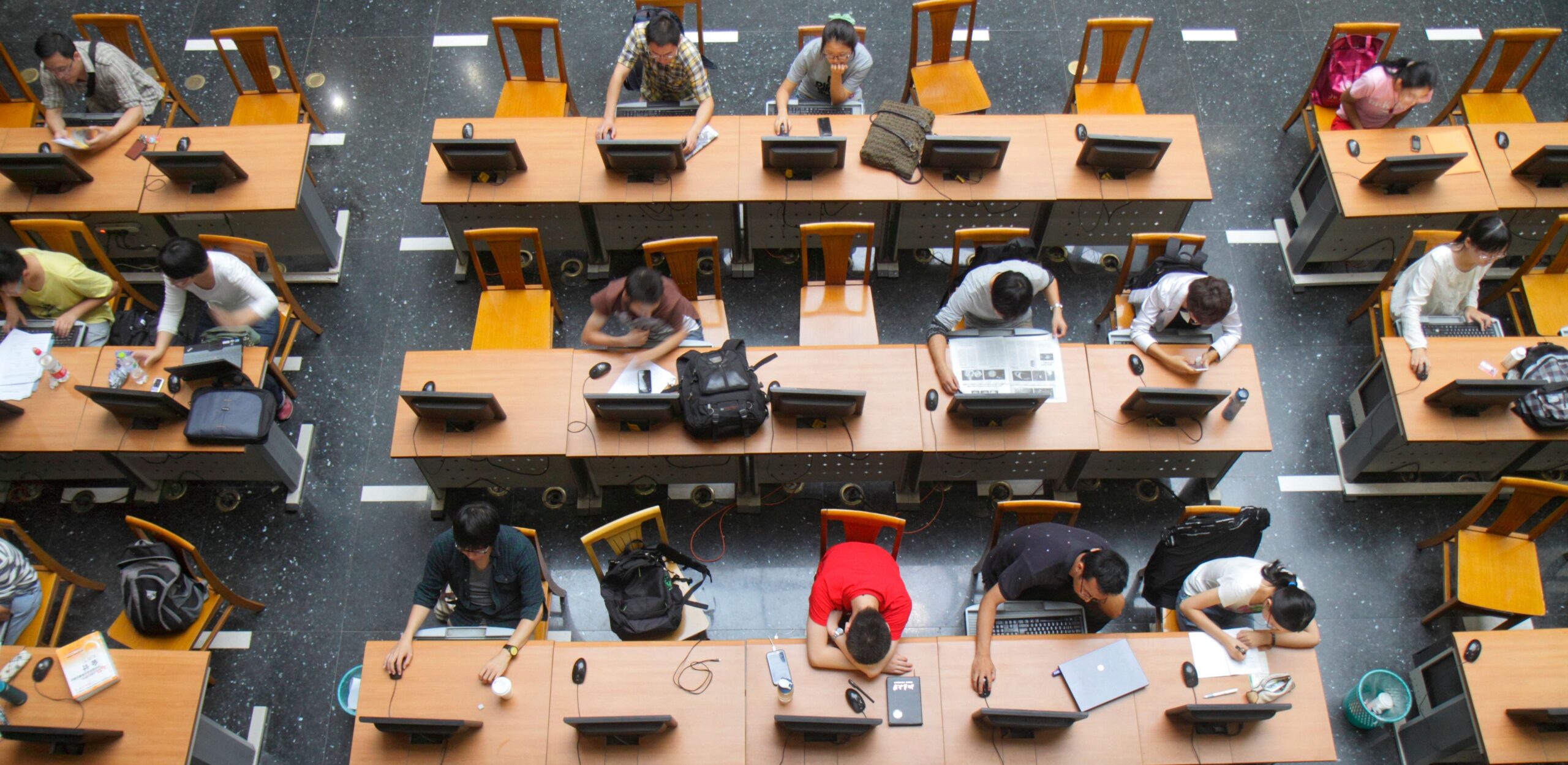 Overhead photo of Chinese researchers working at 3 rows of desks.